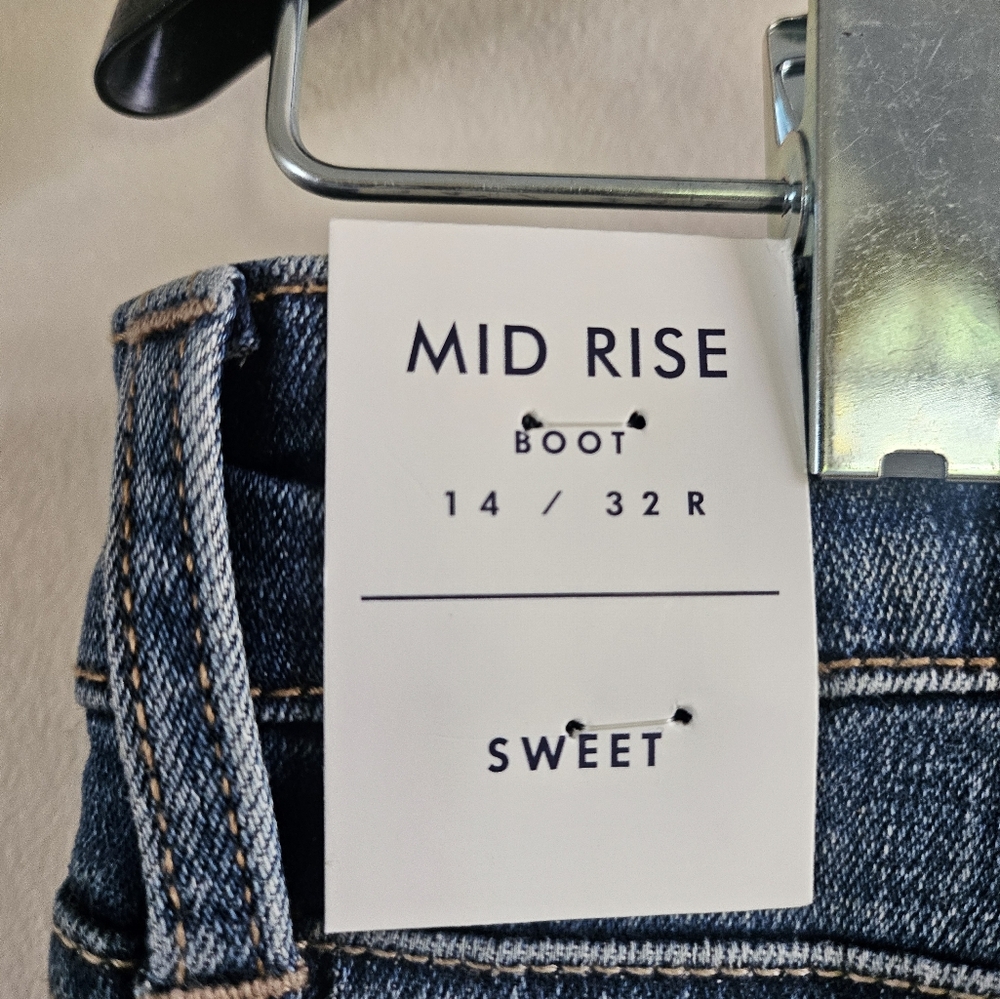 Lucky Brand Women's Blue Boot Cut Jeans - Picture 3 of 7